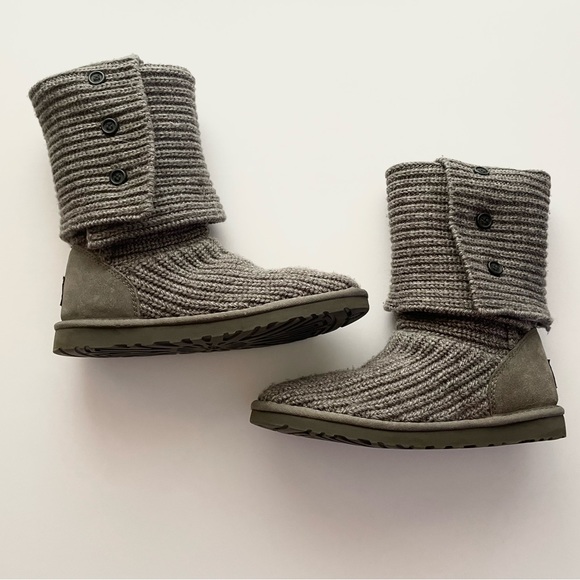 UGG Classic Cardy II Knit Boot Sherpa Winter
Warm Cozy Tall Button Chic - Picture 2 of 13